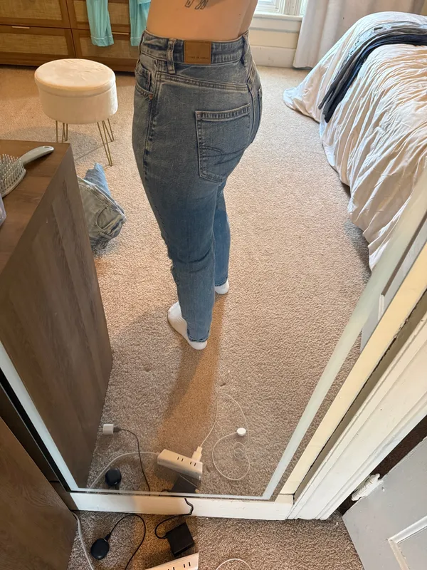 American Eagle High Rise Mom Jeans - Image 3