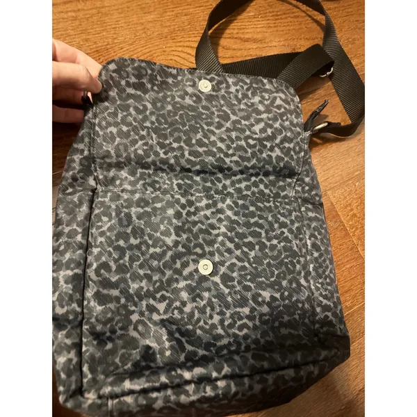 Baggallini Crossbody Bag Leopard Print Gray‎ Lightweight Travel Purse OS - Image 5