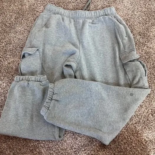 Lululemon Scuba Mid-Rise Oversized Cargo Jogger - Image 4