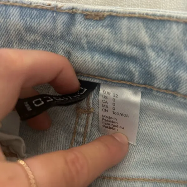 H&M mom jeans - Image 4
