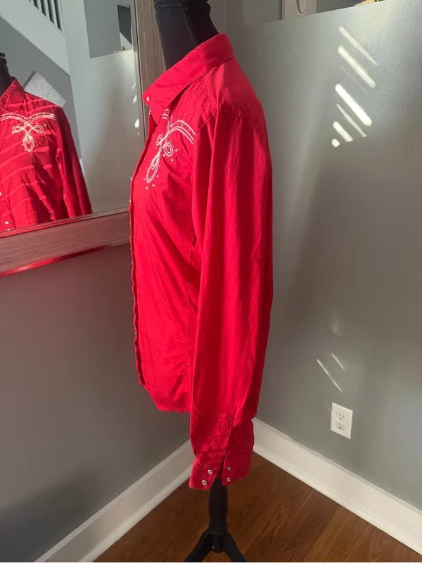 Wrangler western cowgirl vibrant red shirt embroidery rhinestone detail Medium - Image 4