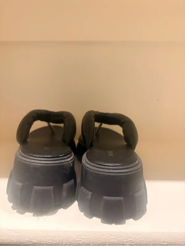 Forever 21 Black Chunky Platform Thong Sandals - Image 4