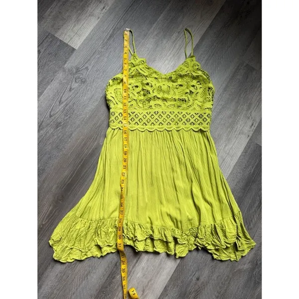 Dokuritu Crochet Ruffle Dress Smocked Stretch Medium Chartreuse Green Beach - Image 8