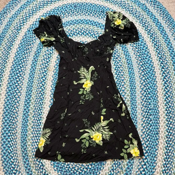 Urban Outfitters Milkmaid Floral Mini Dress Medium Puff‎ Sleeve Dark Romantic - Image 3