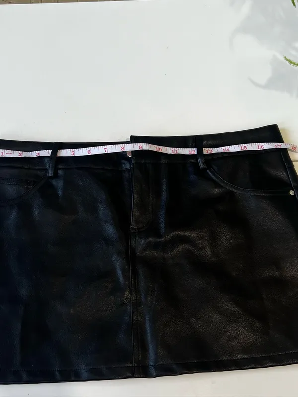 Edikted Black Faux Leather Mini Skirt Size L NWT - Damaged Zipper - Image 6