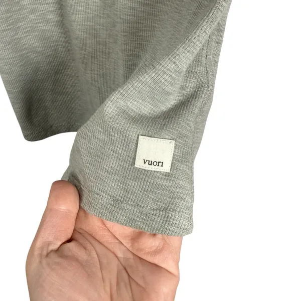 Vuori Women’s Sunrise High Neck Ribbed Tank in Dune Grey Size XS - Image 7