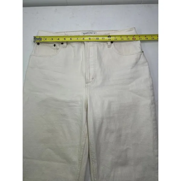Abercrombie & Fitch 90's Straight Ultra High Rise Off White Jeans in Size 31/12R - Image 6
