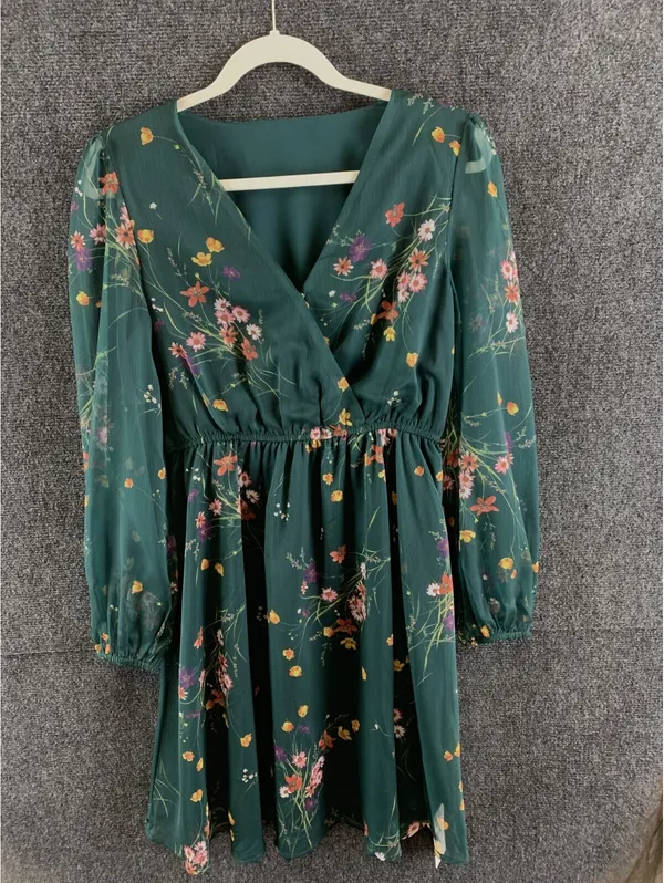 NWT Cupshe Womens Medium Green Floral Long Sleeve Mini Dress V-Neck Boho Casual - Image 2