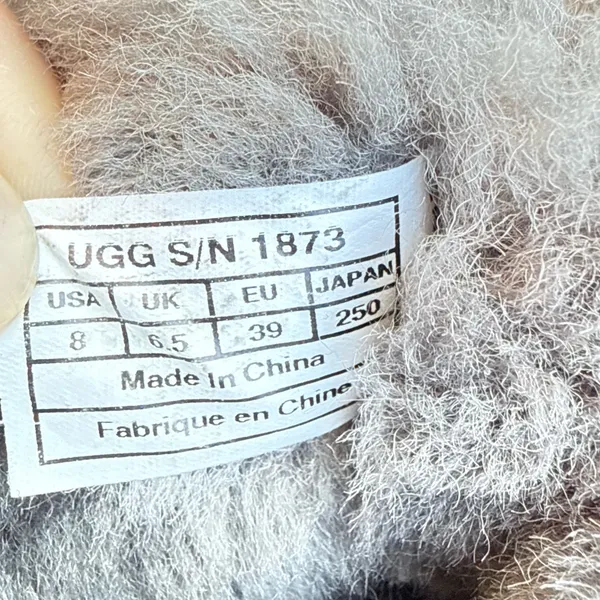 Ugg Australia Bailey Button Triplet II Gray Shearling Boots 1873 women size 8 Casual - Image 5