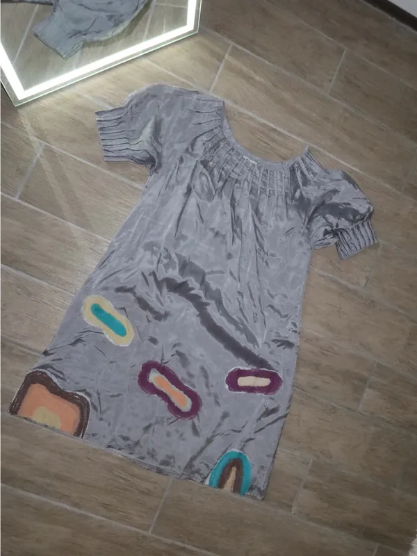 Gray satin short sleeve dress - Image 3
