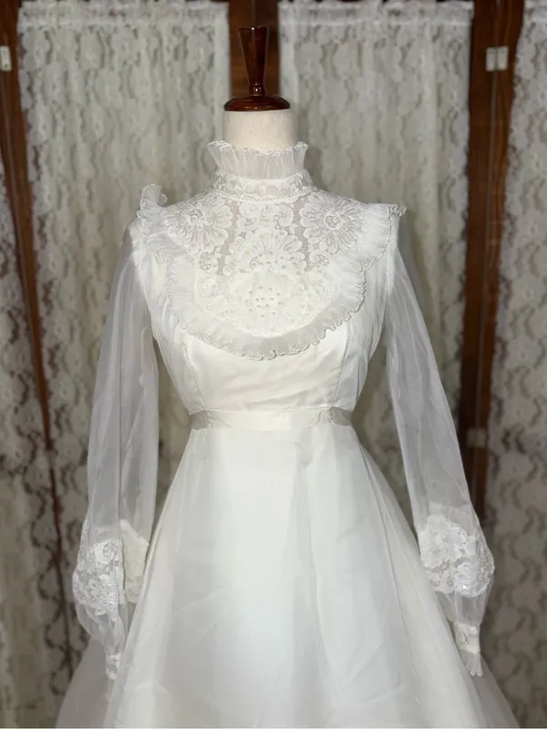 Stunning Vintage 1970s Bridal Originals Victorian High Neck Wedding Gown - Image 2