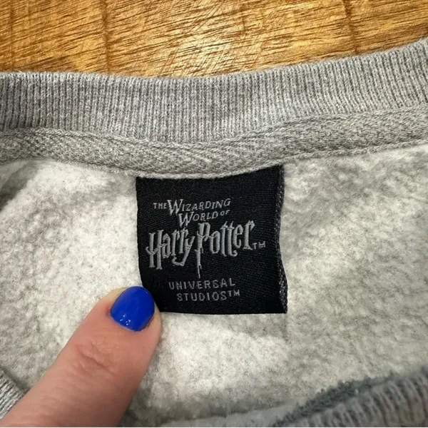 Harry Potter Wizarding World Universal Studios Hufflepuff Sweatshirt Size Small - Image 10