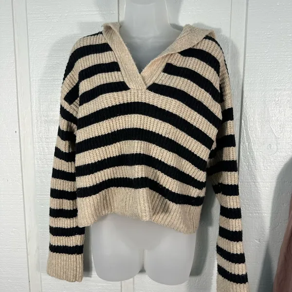 Sincerely Jules Black and Tan Striped Sweater Size Medium NWOT - Image 5
