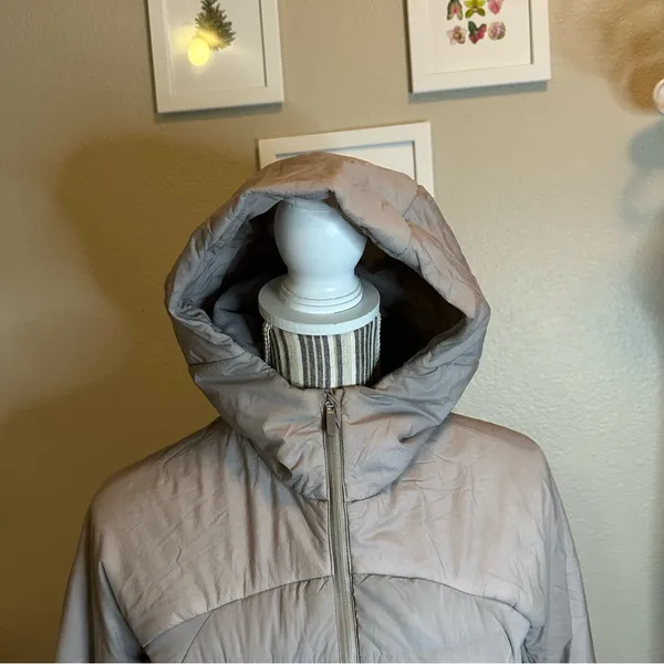 Lululemon Women's Light Gray Puffer Jacket 4 winter down quiet luxury preppy - Image 4