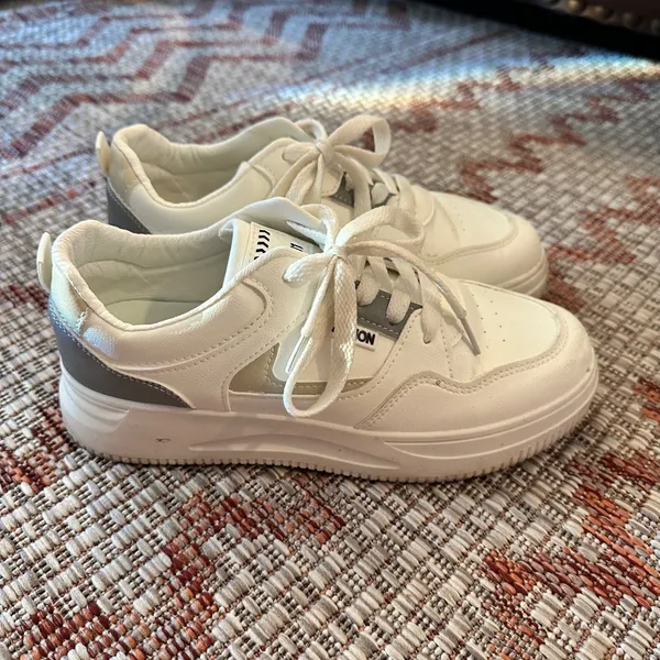 Women's White Gray Platform Chunky Athletic Fashion‎ Sneaker Shoes, Size 7 - Image 4
