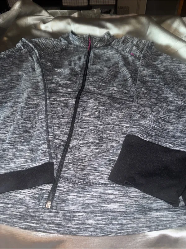 Tangerine Company women’s Gray Heather Full-Zip Jacket with Pink Accent - Image 3