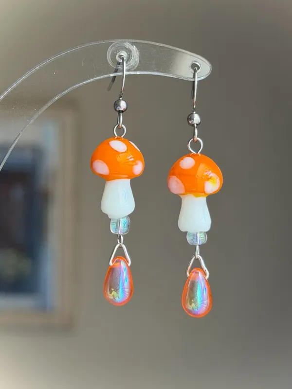 Handmade Kawaii y2k style funky bright orange mushroom hoop dangle earrings🍊🍄🧡 - Image 2