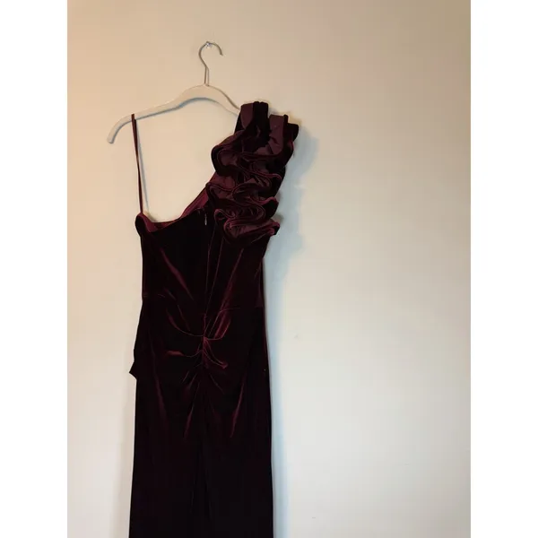 Xscape Burgundy Wine Ruffle One-Shoulder Velvet Gown Size 8 $258 NEW - Image 11