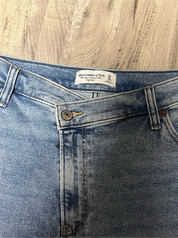 Abercrombie & Fitch Asymmetric Crossover High Rise Super Skinny Jeans 32 14R - Image 2