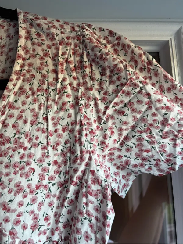 White & Rose Floral V-Neck Blouse - Image 2