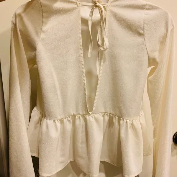 Boho Romantic Ivory Blouse V Neck Open back Baby doll Top Size Small - Image 3