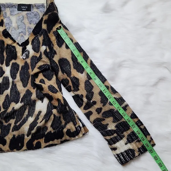 VICI‎ V-neck Animal Print Sweater Small New - Image 8