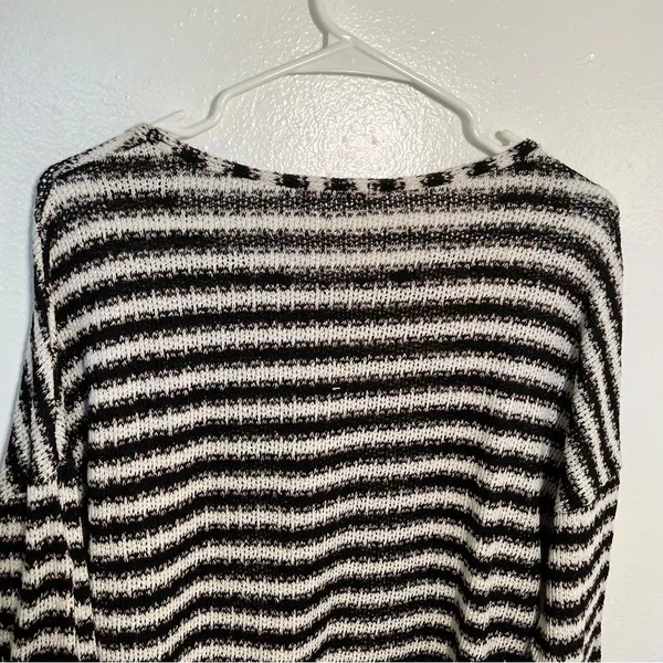 Teenbell Women's Oversized Knit Top White Black Metallic Rose Gold Stripes Round - Image 9