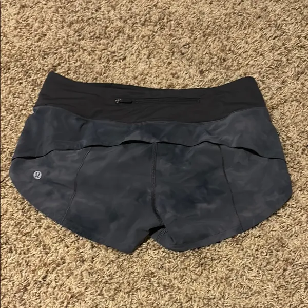 Lululemon Graphite Gray Speed Up 2.5 Shorts - Image 3