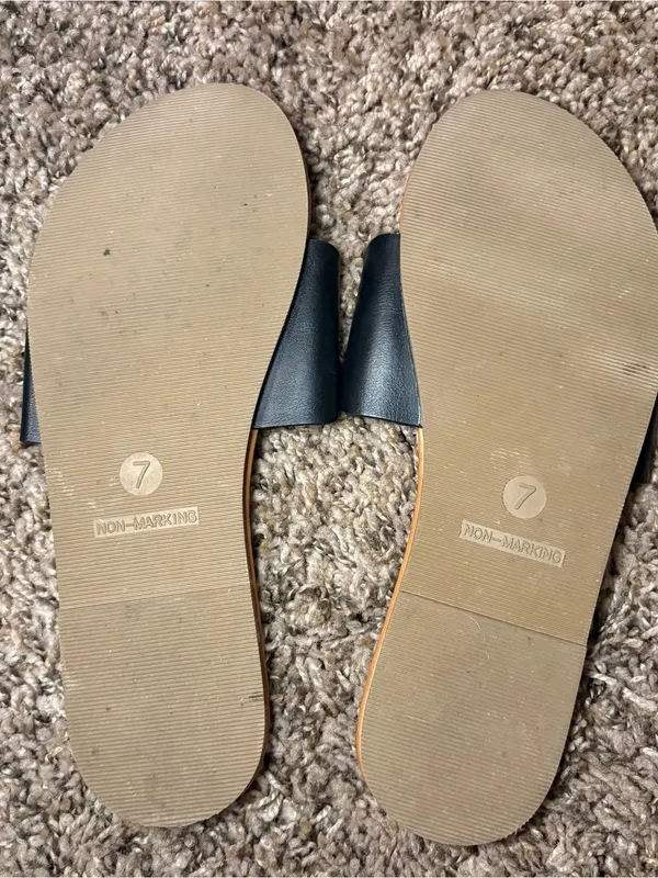 Shade & Shore Black Scalloped Slide Sandals Size 7 - Image 4
