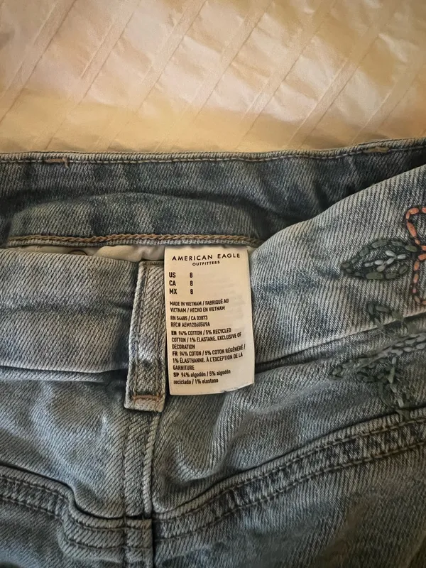 American Eagle Stretch Curvy Ripped Denim Mom Short - Image 3