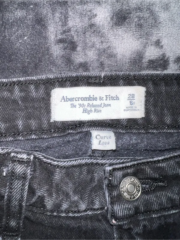 Abercrombie Curve Love High Rise 90s Relaxed Jean in Washed Black Size 28 (6 Regular) - Image 6