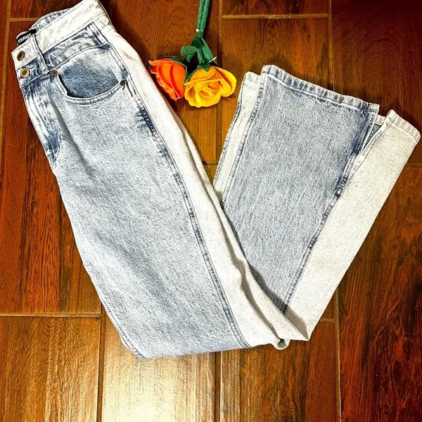 Hollister Social Tourist Denim Flare Ultra High Rise Jeans Two Tone - Image 9