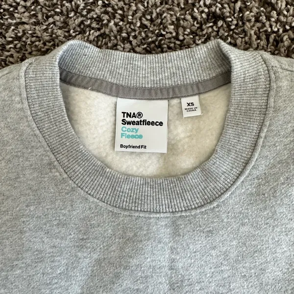 Aritzia Cozy Fleece Boyfriend Crew Sweatshirt in heather chrome, size XS - Image 4