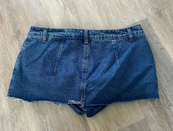 Edikted Denim Mini Skort - Image 3