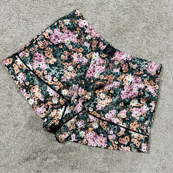Victoria’s Secret Women’s Pajamas Set Satin Floral Cami Tank Top L & Shorts M - Image 7