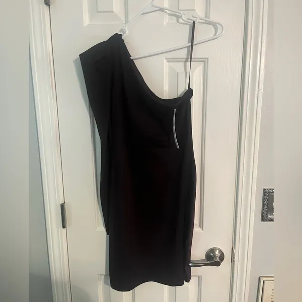 NWT Susana Monaco Pleated One-Shoulder Mini Dress Cabernet size medium - Image 5