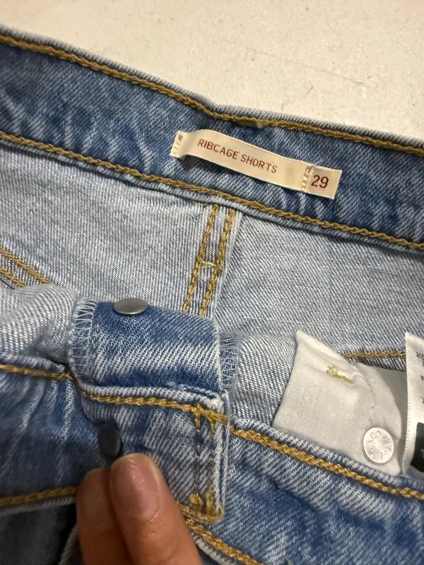 Levi’s Ribcage Shorts Denim - Image 2