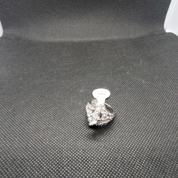 NWT Gorgeous Sparkly Silver Cocktail Ring - Image 5