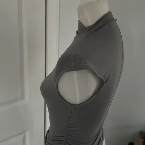 Cute Trendy Fitted Gray Sleeveless Mock Neck Top - Image 6