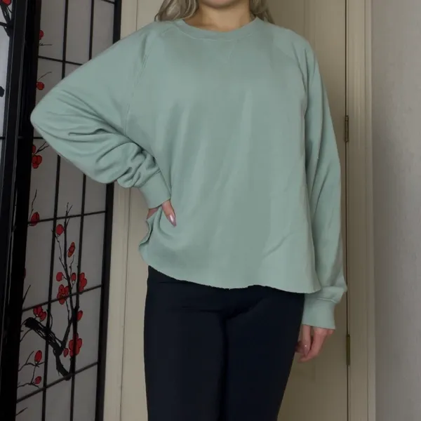 Universal Threads | Light Sage Green Long-Sleeve Crewneck Sweatshirt Pullover - Image 2