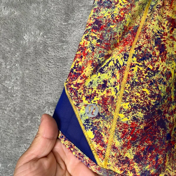 Lululemon Seawheeze Hotty Hot Short 2.5”‎ Yellow Woodland Size 8 Missing Liner - Image 3