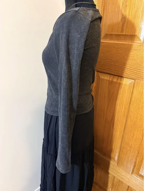 Pink Rose Top Women Blouse Gray Ribbed Knit Button-Up Scoop Neck Top M Long Sleeve - Image 7