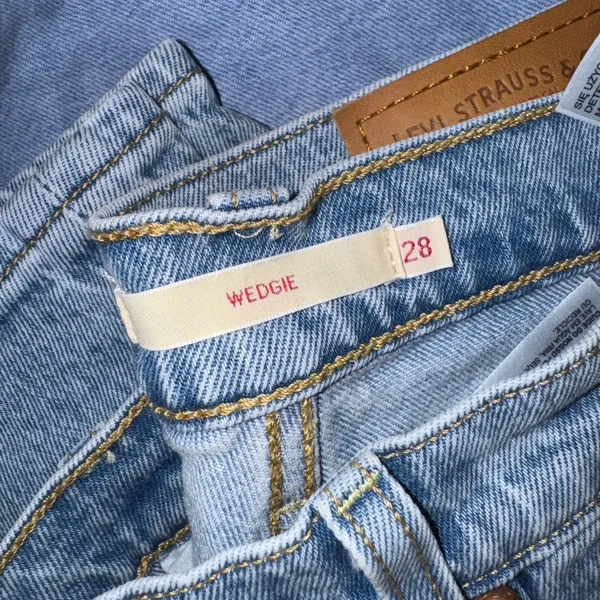 NWOT Wedgie Straight Jeans - Image 4