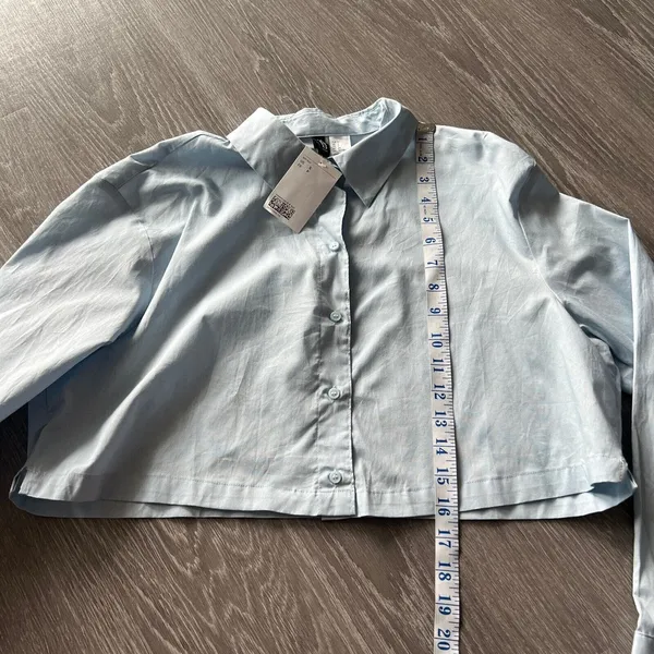 H&M Cropped Shirt Womens Small Light Blue Collared Button Up Cotton - Image 4
