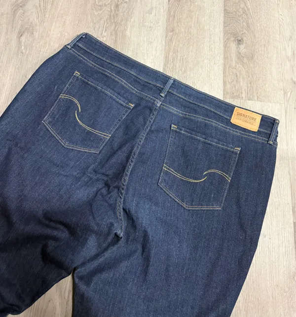 Signature Levi Strauss mid rise bootcut jeans - Image 6