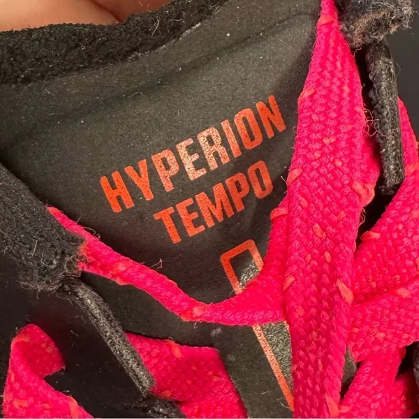 Brooks Hyperion Tempo sneakers in Black/Pink 8.5 - Image 8