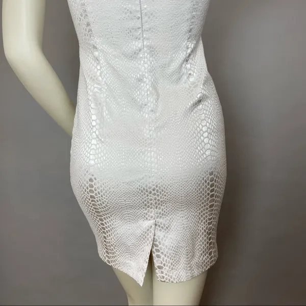 Elliatt Snakeskin White Dress Mini Off The Shoulders‎ Cut-Out Short Animal Print - Image 7