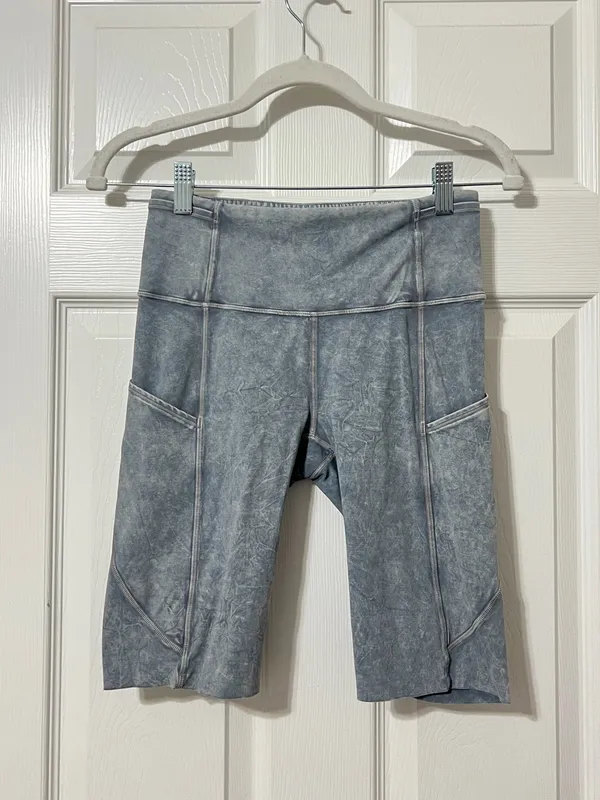 Lululemon Fast and Free 10” Ice Dye Bike Shorts Size 6 - Image 2
