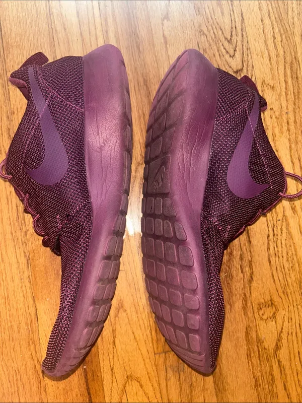 Nike Women's Maroon/ Purple Mesh Lightweight Sneakers - Image 3
