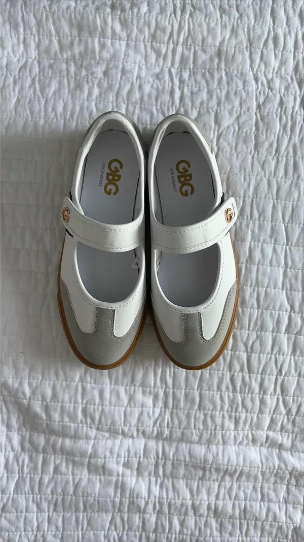 GBG Sneakers White Size 5.5 - Image 3